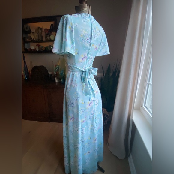 Lovely 70s Flutter Angel Sleeve Maxi Dress. Floral. Hippie. Boho. - Picture 5 of 7
